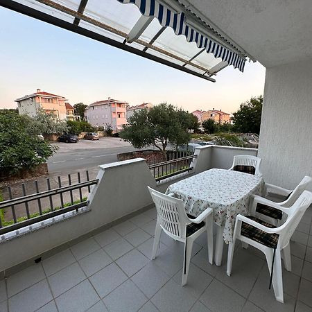 Apartmani Ana Малинска Экстерьер фото