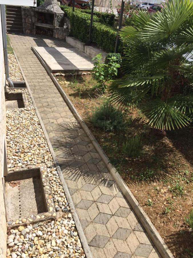 Apartmani Ana Малинска Экстерьер фото