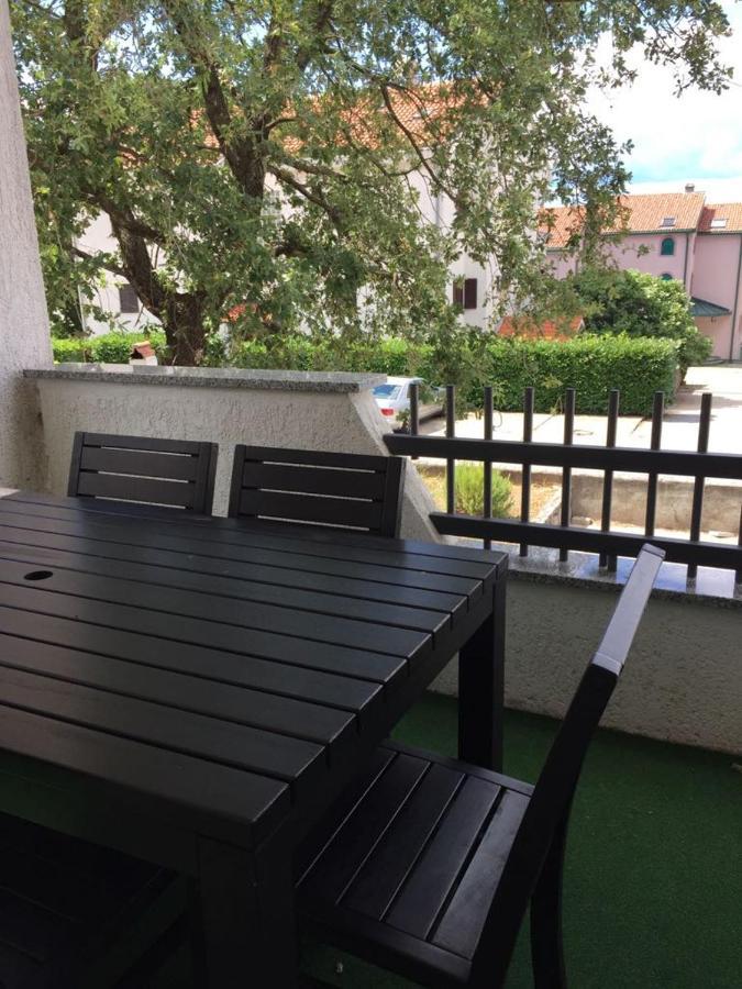 Apartmani Ana Малинска Экстерьер фото