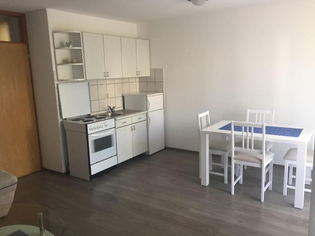 Apartmani Ana Малинска Экстерьер фото