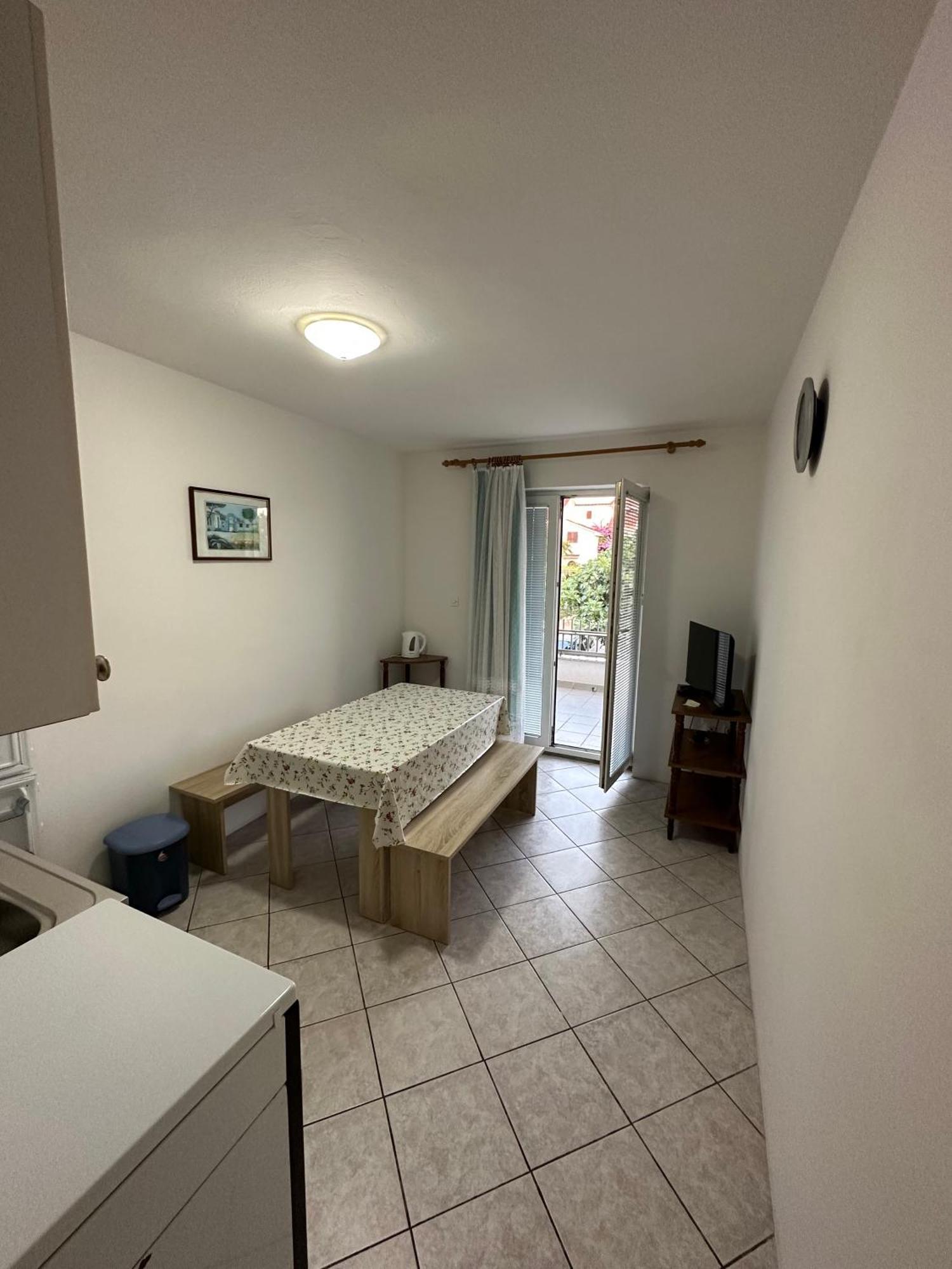 Apartmani Ana Малинска Экстерьер фото