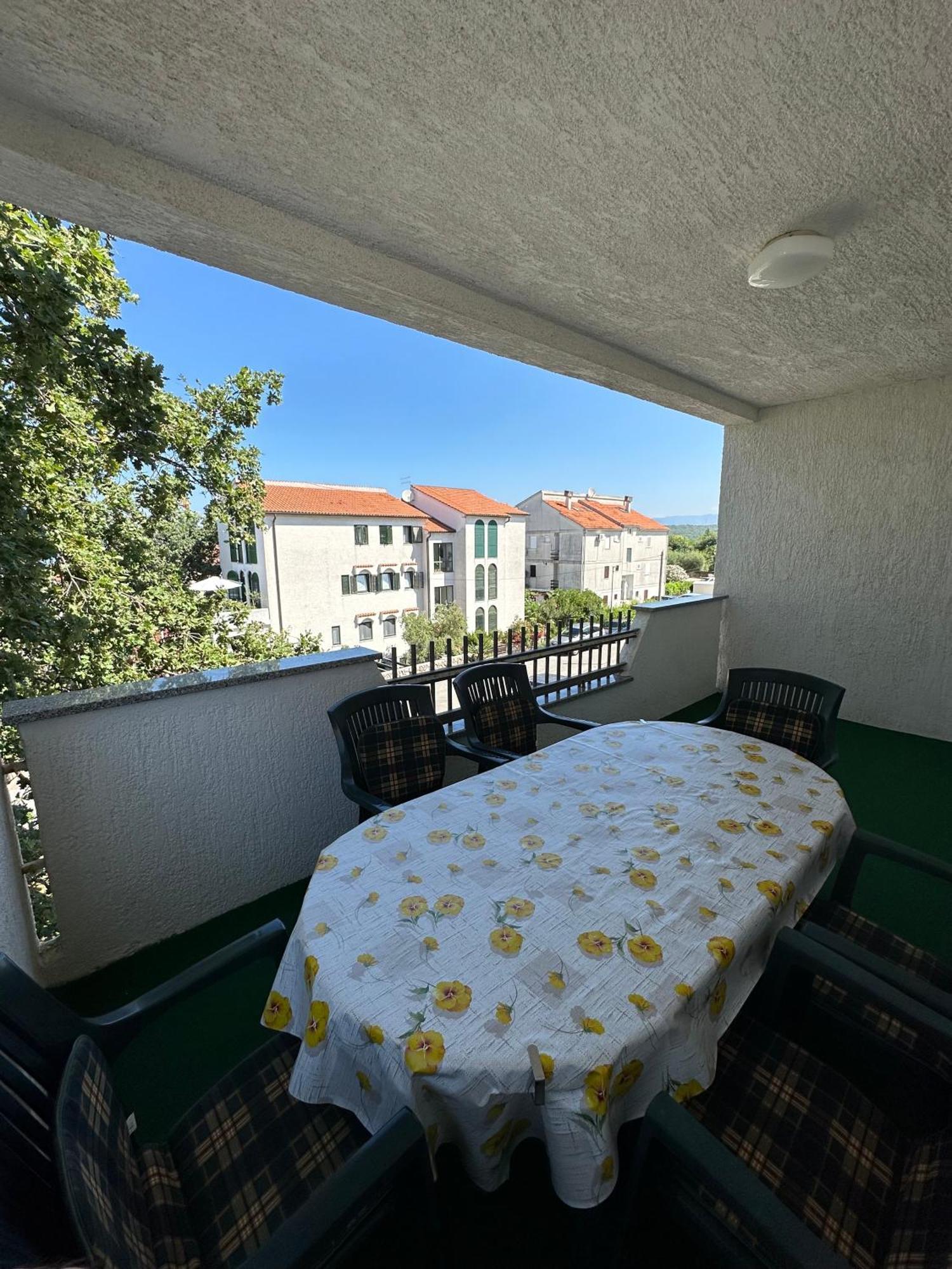 Apartmani Ana Малинска Экстерьер фото