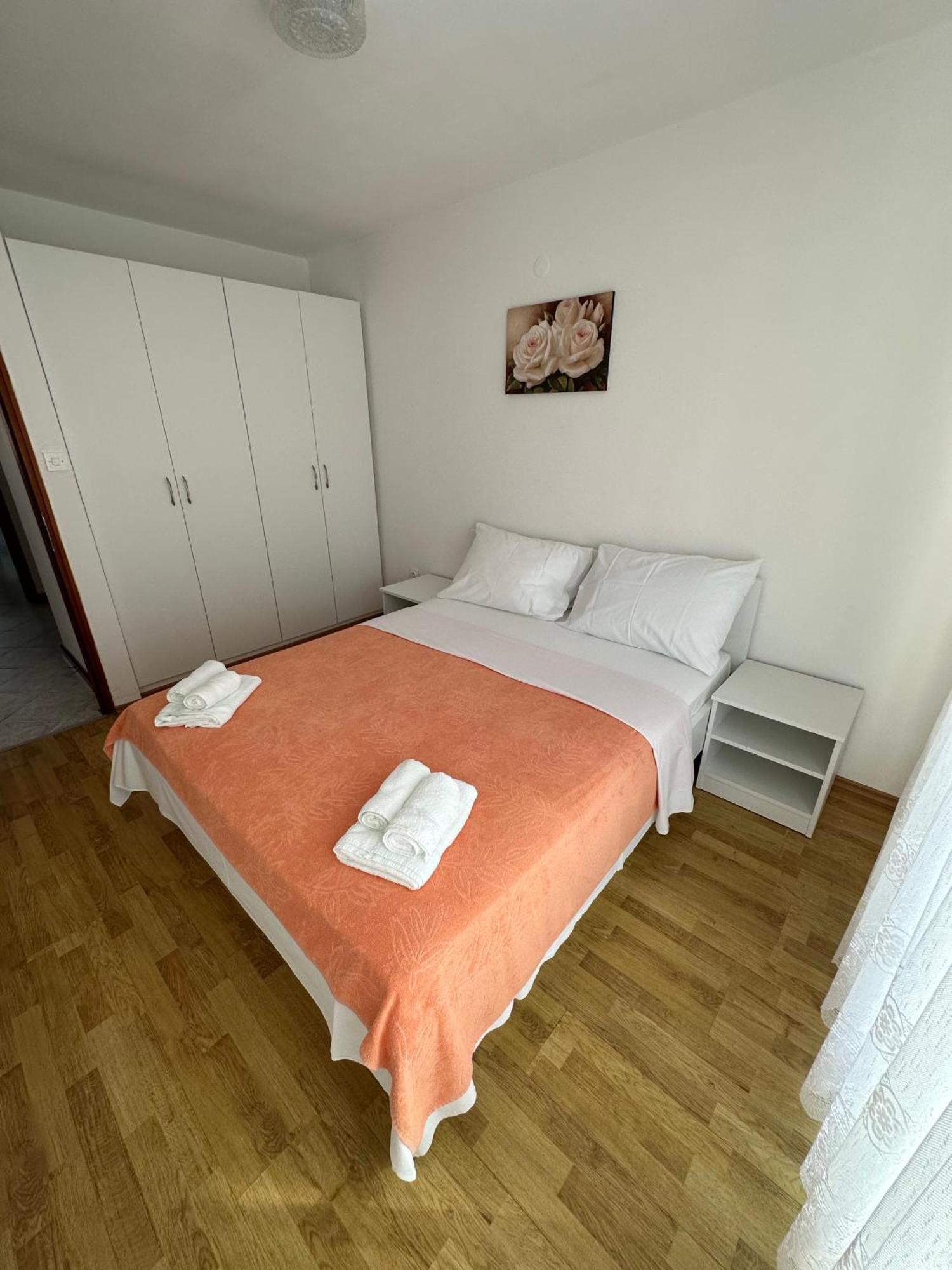 Apartmani Ana Малинска Экстерьер фото